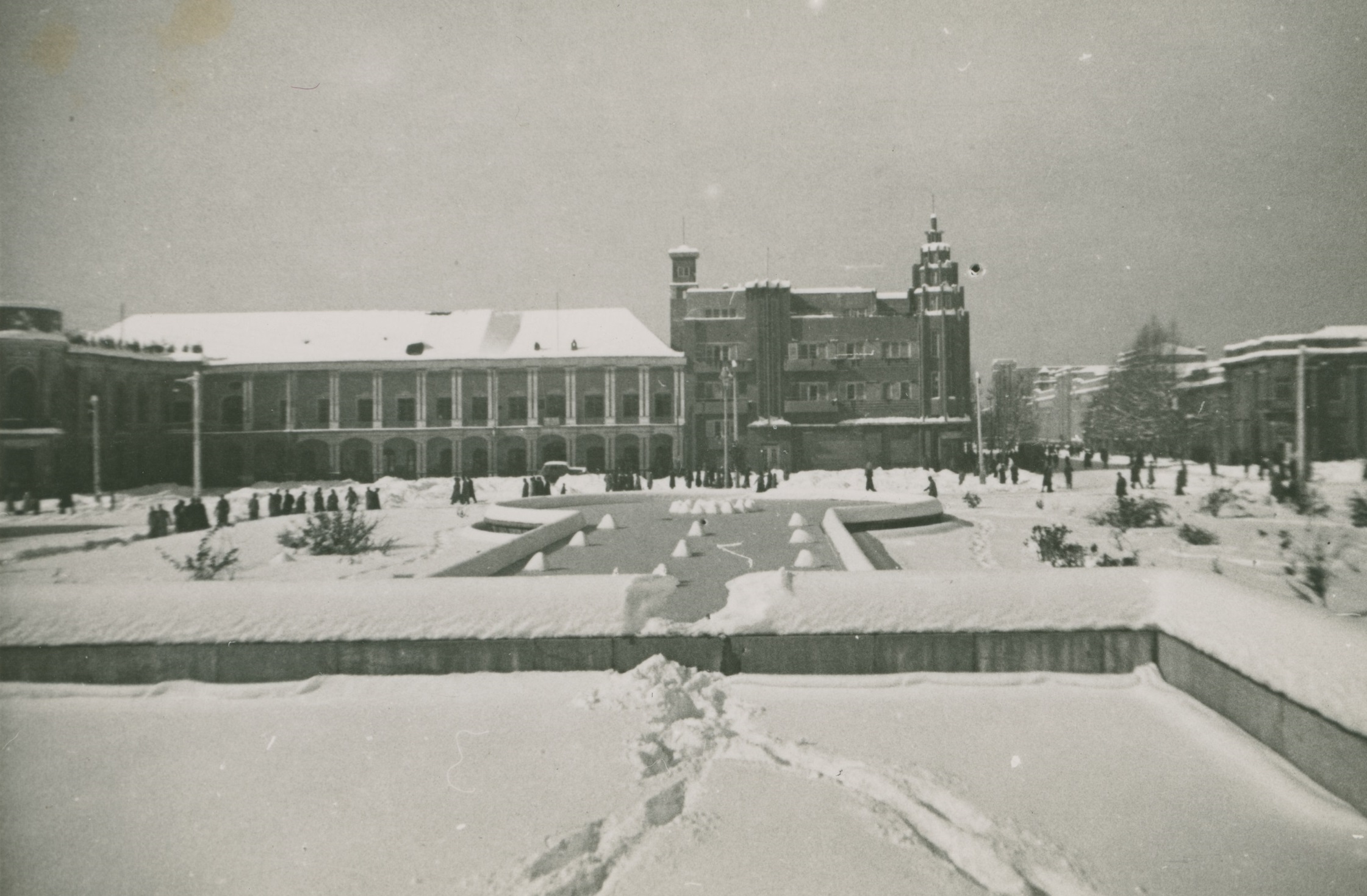 בניין הטלגרף בכיכר טופחאנה המושלגת