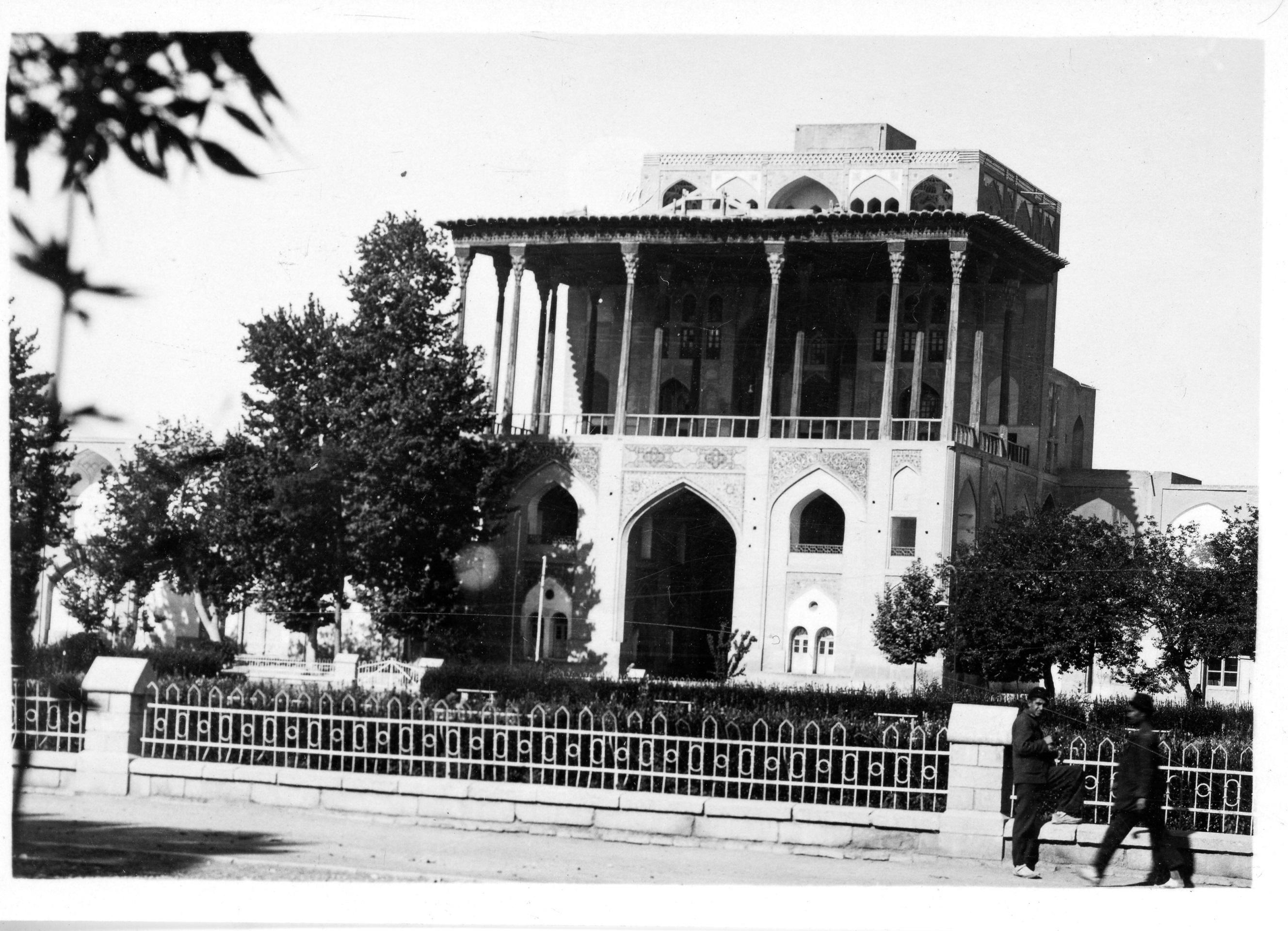 איספהאן: שער הכניסה לארמון עלי קאפו שבכיכר