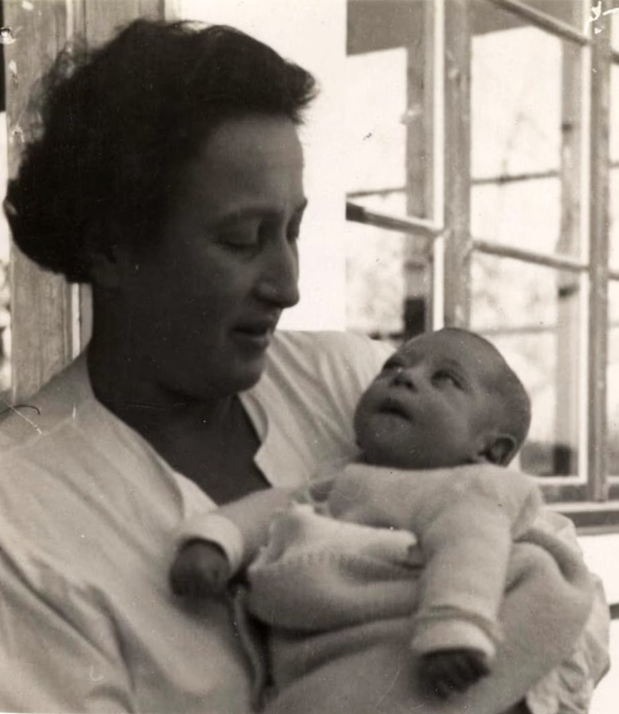 דבורה לוין-קלווריסקי. מתוך האתר של "יד ושם"