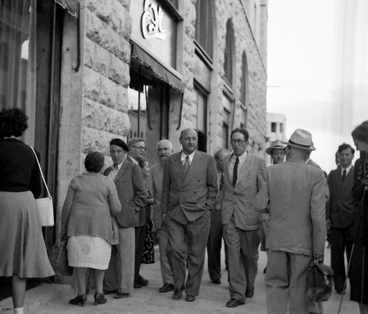 שר האוצר אליעזר קפלן מבקר בירושלים, 1949. צילום: צבי אורון  (NZO\673974)