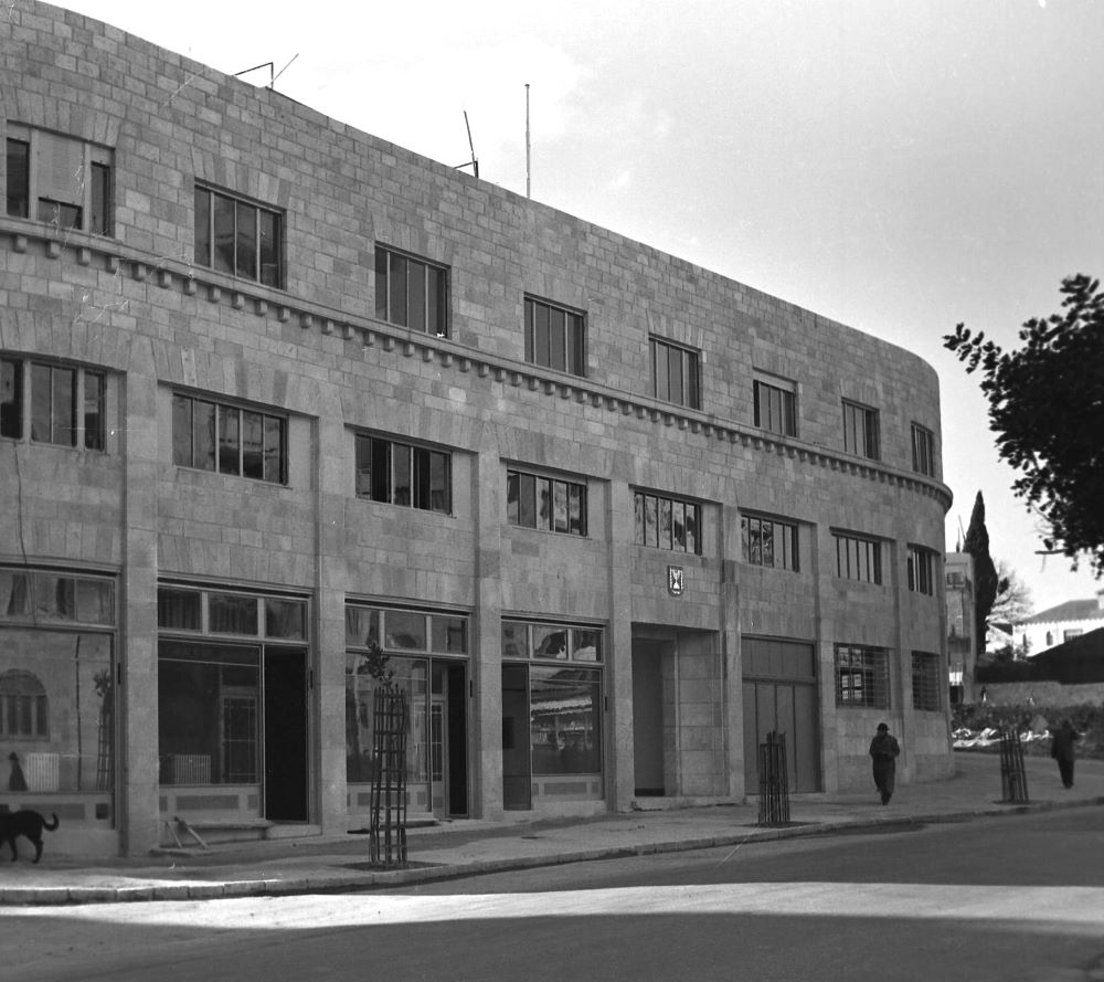 בית פרומין ברחוב המלך ג'ורג' בירושלים, סמל המדינה בחזית הכניסה