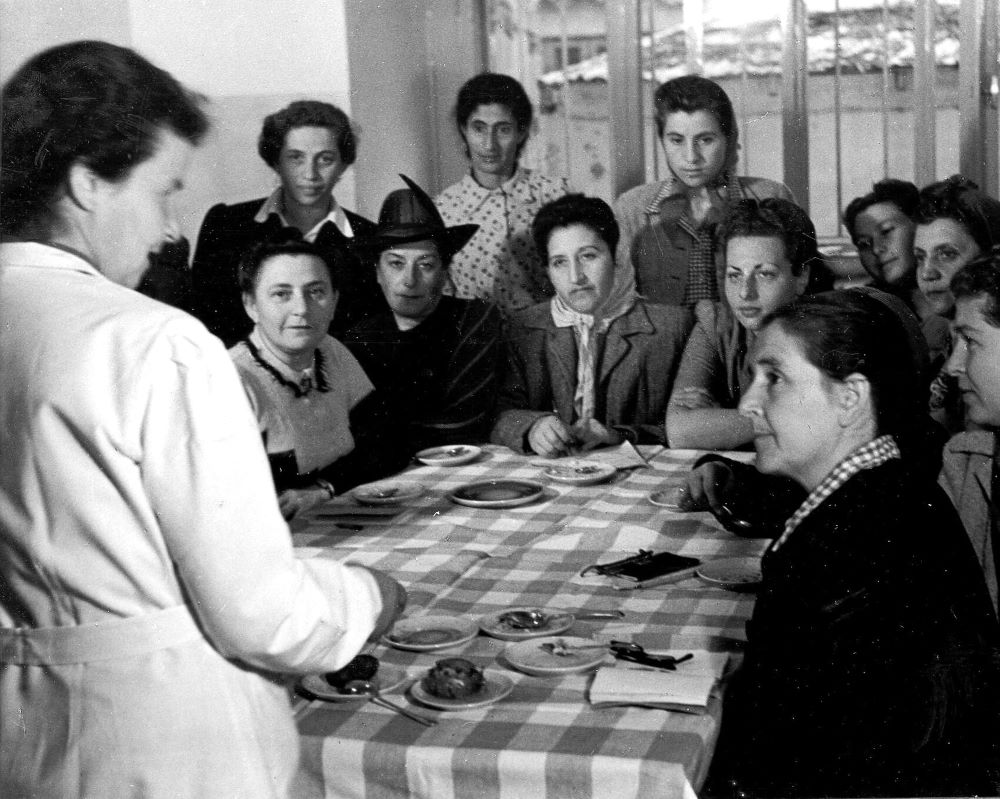 קורס בתורת התזונה לבעלות בית בבית ויצו בתל אביב, 1946