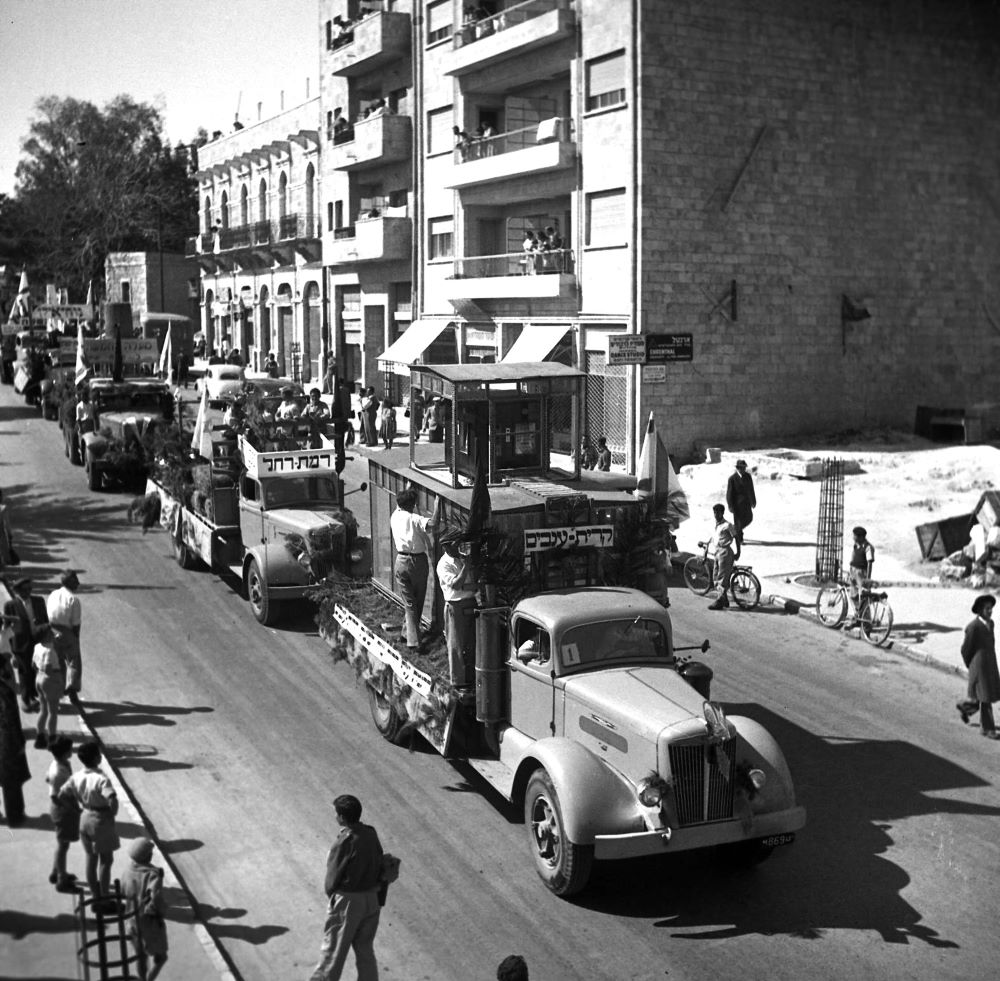שיירת המשאיות ברחוב יפו