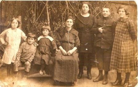 בלה פפירוביץ ומשפחתה