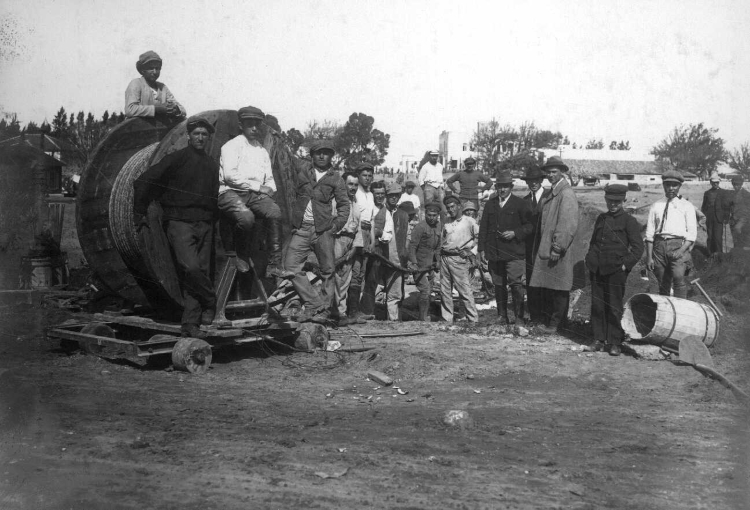 עבודות לחשמול תל אביב, הנחת כבלים, 1923. מאוסף האלבומים (PHAL\1601351)