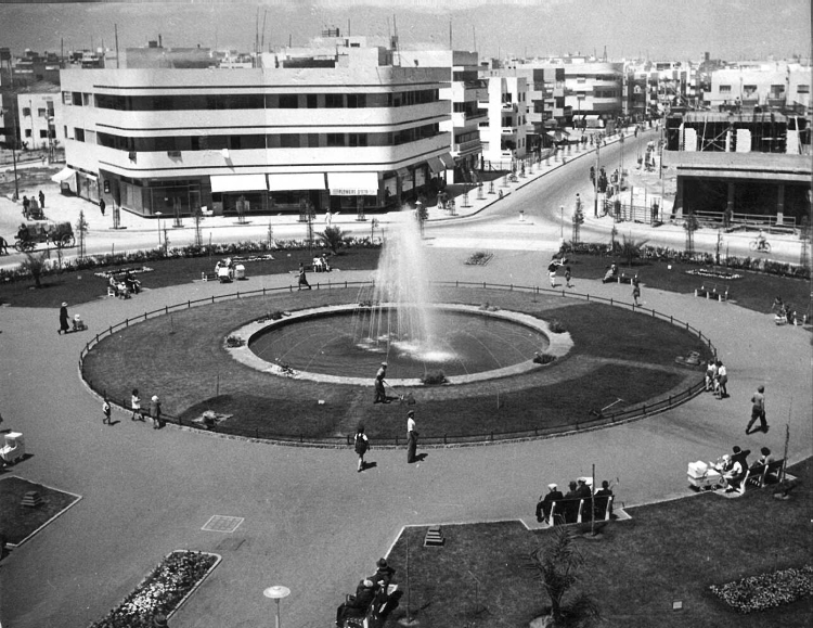 כיכר צינה דיזנגוף בתל אביב, תוכננה על ידי ג'ניה אברבוך, צילום: רודולף יונס, אוסף קרן היסוד (PHKH\1278771)