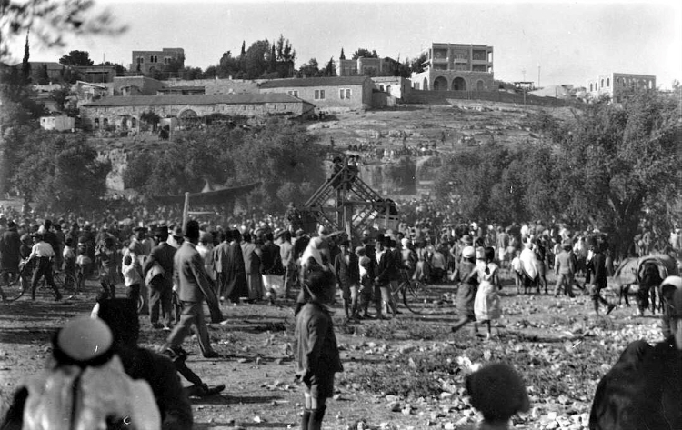 "לונה פארק" בחגיגות ל"ג בעומר ליד קבר שמעון הצדיק, 1932, צילום: צבי אורון. (PHO\1353969)