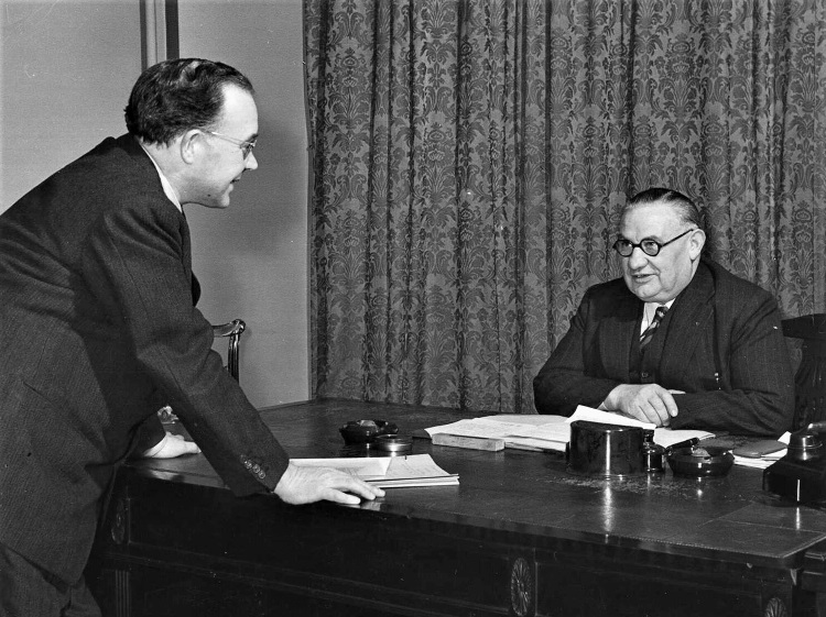 ארנסט בווין (מימין), שר החוץ הבריטי בשנים 1951-1945 (PHG\1091677)