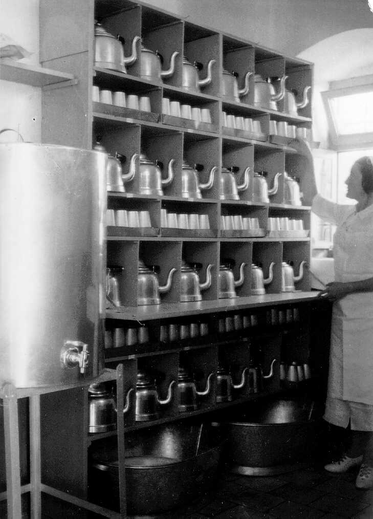 פינת החלב בבית הספר, 1938 (PHG\1015292)