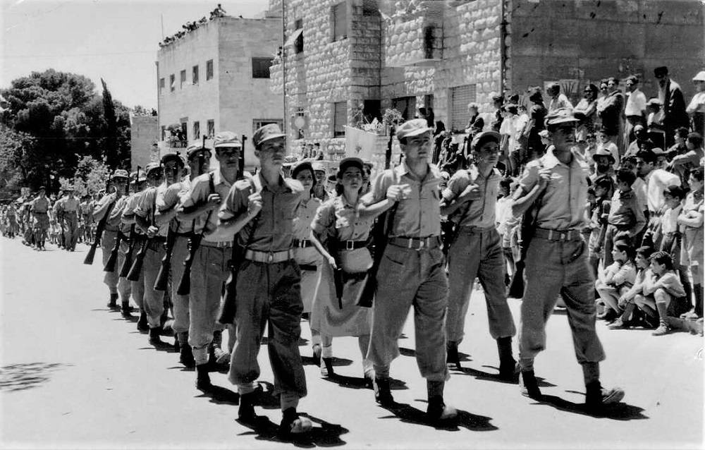 חיילי הנח"ל במצעד הצבאי בירושלים ביום העצמאות, 1949 (PHG\1009974)