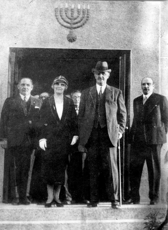 ​לורד אלנבי ורעייתו בליווי הקולונל קיש ויהושע גורדון במועדון "מנורה", 1933 (PHG\1006135)