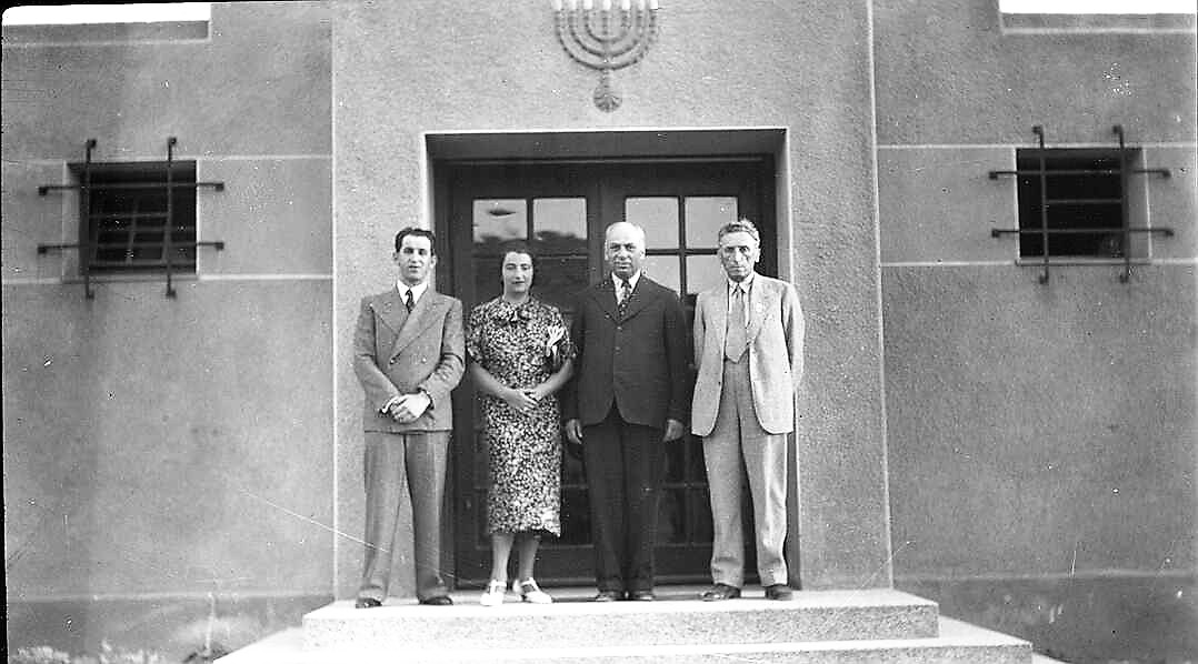 סר הרברט סמואל ורעייתו במועדון "מנורה", 3.6.1934 (PHO\1356473)