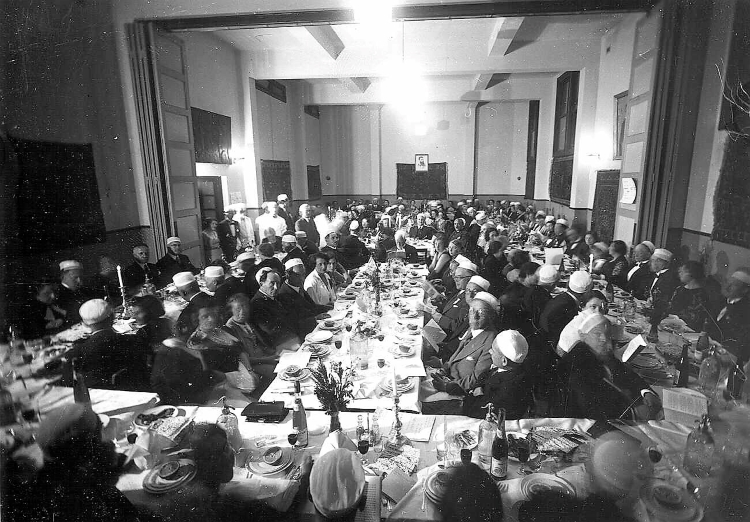 סדר פסח במועדון "מנורה", 18.4.1935 צילום: צבי אורון (אורושקס) (PHO\1357960)
