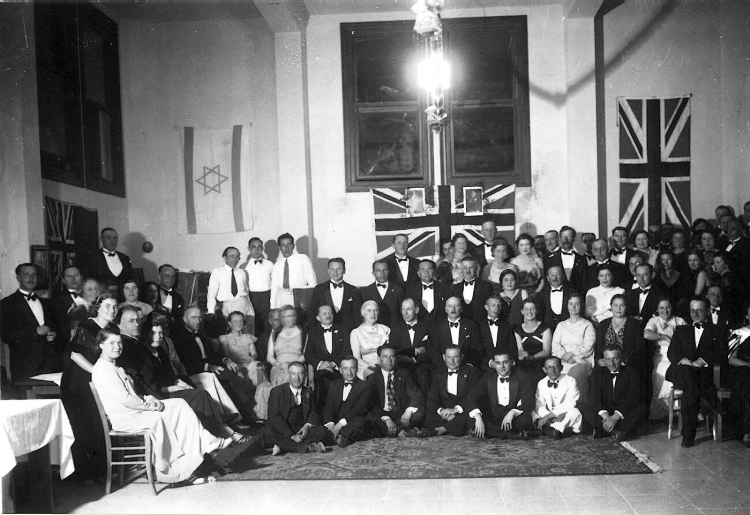 פגישת חברי הלגיון הבריטי במועדון "מנורה", 1935. צילום: צבי אורון (אורושקס) (PHO\1358605)