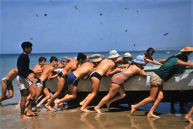 צילום בצבע של ילדי עליית הנוער (NHG\544705)