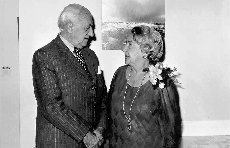 הייזל גרינוולד ומשה קול בפתיחת ארכיונה לקהל, מאי 1975 (PHG\1087210)