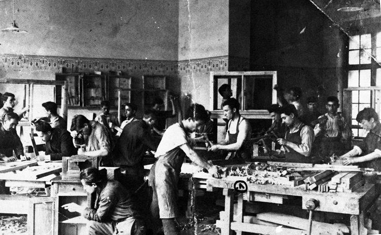 סדנא לנגרות, קורס להכשרת חלוצים, לבוב, 1921 בקירוב (NZPR\406584)