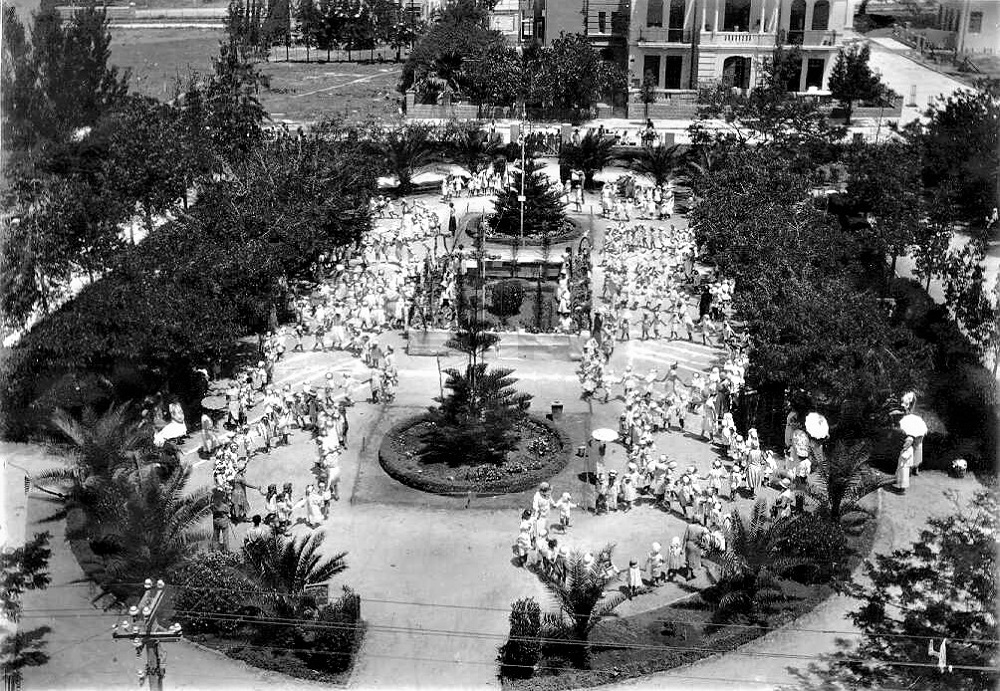 מחולות בגן הציבורי בחיפה, תחילת שנות ה-30 (PHG\1014962)