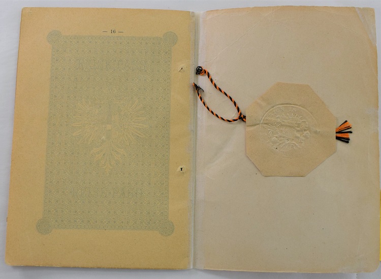 דרכון של הרצל משנת 1903 אחרי השימור