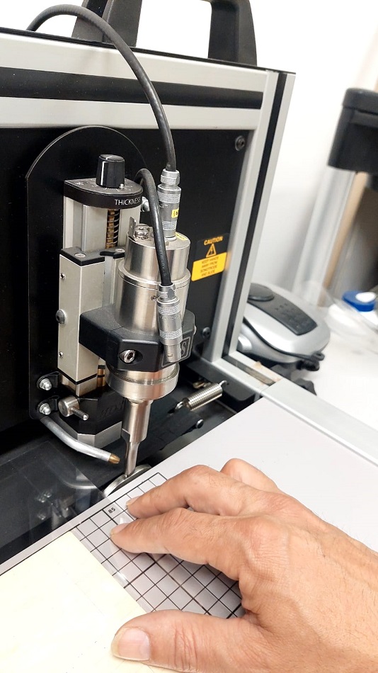 הלחמת שולי המיילר ליצירת מעטפה למכתב