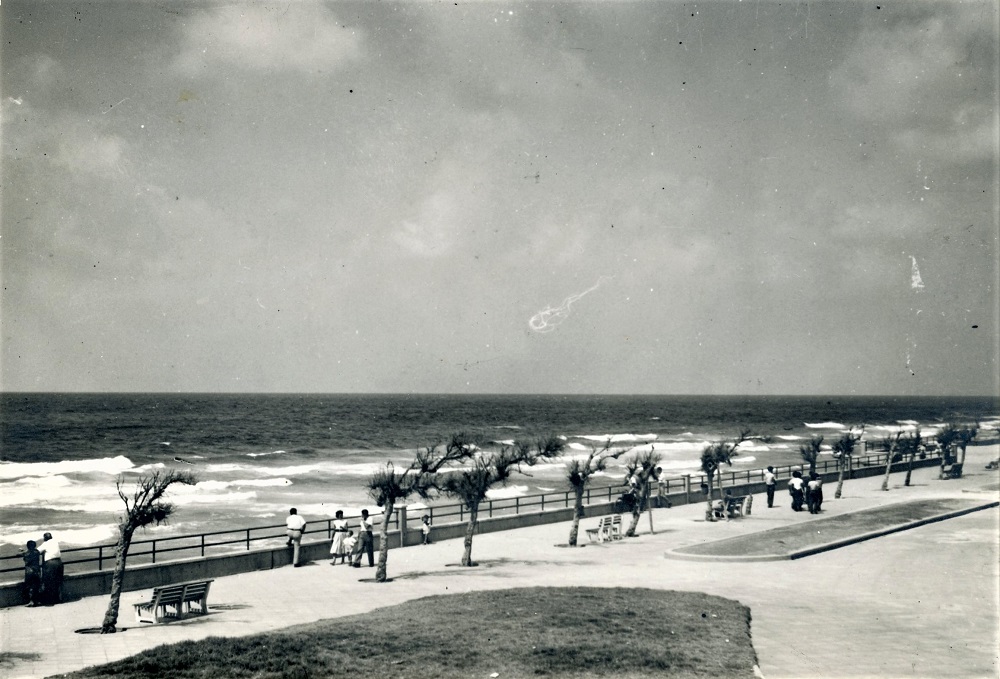 הטיילת, סוף שנות ה-30 (PHA519-487p)