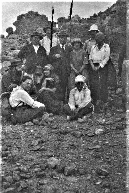 ארתור רופין וקבוצת מטיילים על המצדה, 1925 (A107\974-20p)