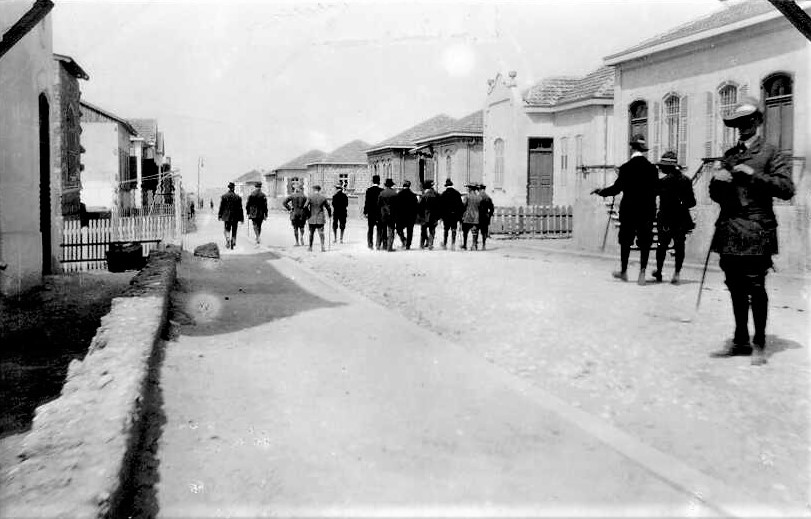 תיירים ברחובות תל אביב הצעירה, 1913 (PHG\1003960)