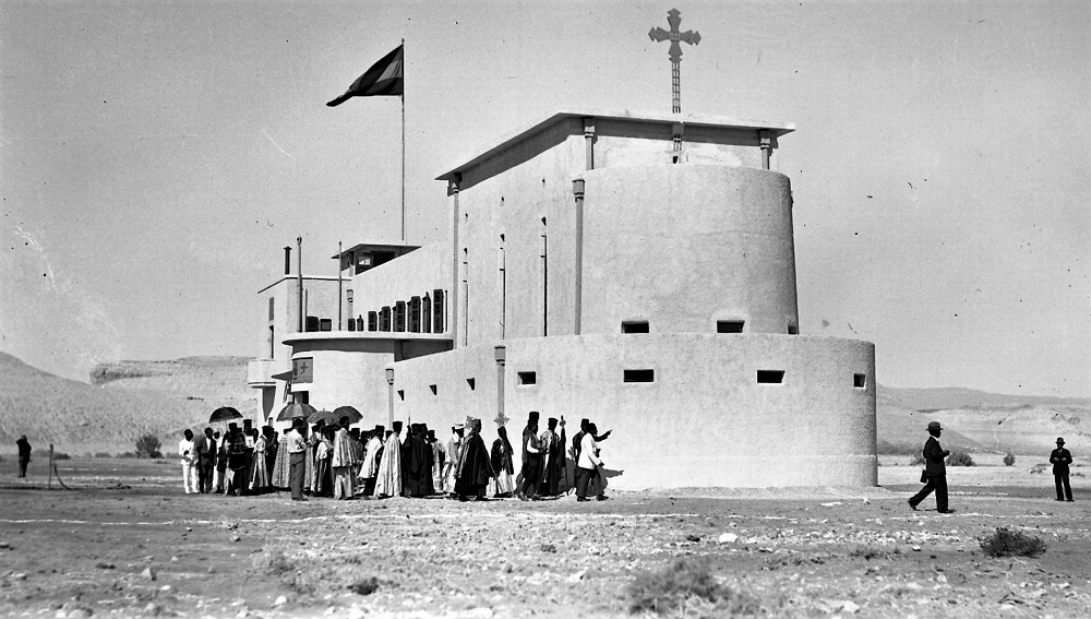 חנוכת הכנסייה האתיופית על גדות הירדן, סמוך ליריחו, ספטמבר 1933. (NZO\629724)