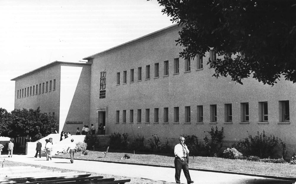 חזית בניין מכון ויצמן למדע בעת חנוכתו, 2.11.1949