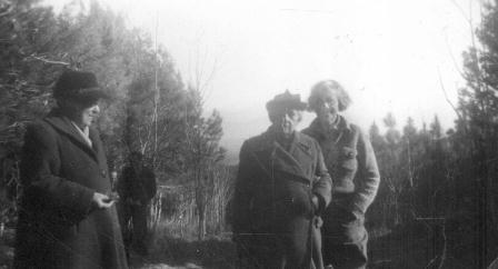 ברטה לוין (מחלוצות הדסה), הנרייטה סאלד ואירמה לינדהיים, משמר העמק, פברואר 1940 (מתוך אלבום לציון יום ההולדת ה- 81 של סאלד)