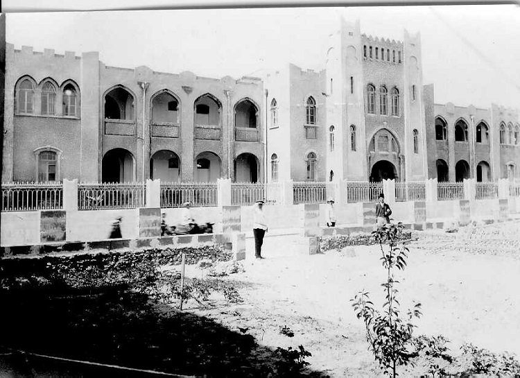 הגימנסיה העברית ברחוב הרצל, 1911. צילום: יעקב בן דוב (PHG\1017490)​