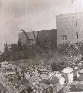 חצר הסוכנות.jpg