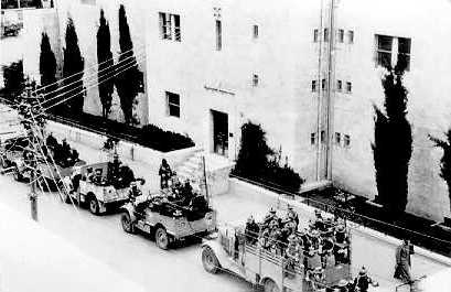 British forces invades the building of the Jewish Agency, 1946 (PHPS\1333828)