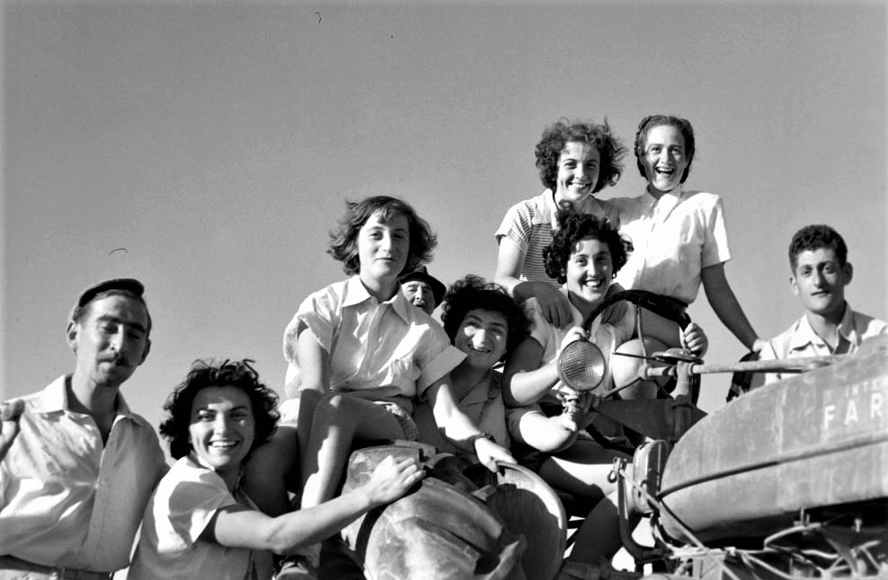 חברי עין השלושה ביום העלייה על הקרקע, 1950. אוסף קרן היסוד (NKH\480402)