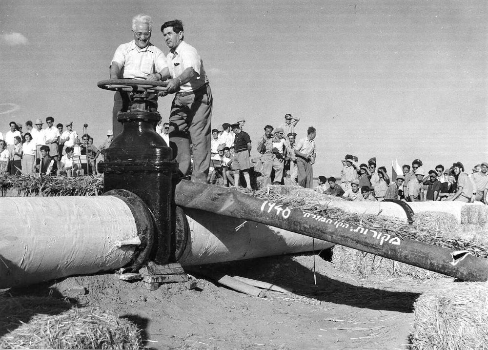 חניכת קו המים המשופר לנגב, שהניחה חברת "מקורות", 17.6.1951 (PHSC\1204915)
